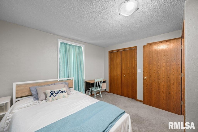 bedroom featuring a textured ceiling and carpet