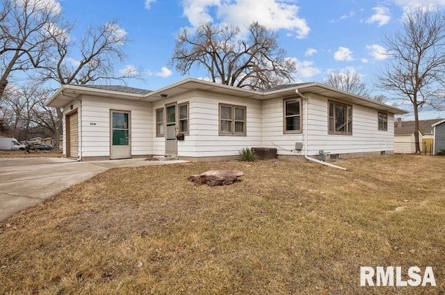 single story home with a front lawn