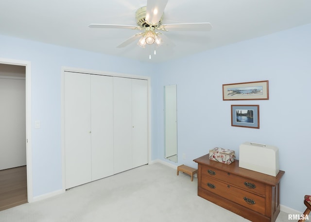 unfurnished bedroom featuring baseboards, a ceiling fan, and light colored carpet