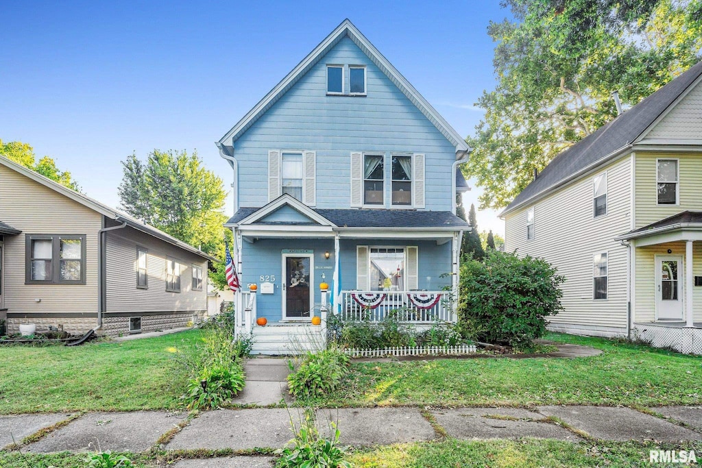 american foursquare style home with a front lawn