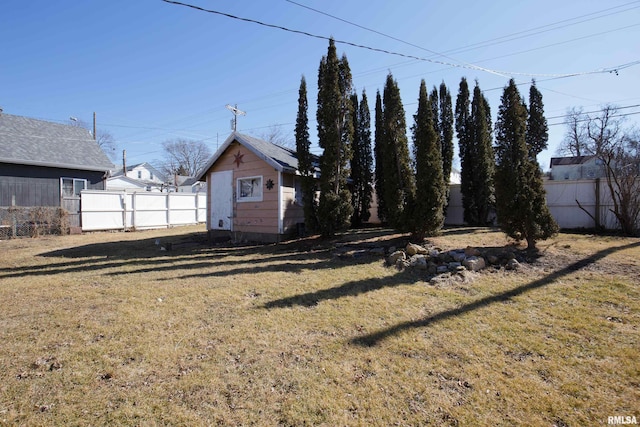 view of yard featuring an outbuilding and fence