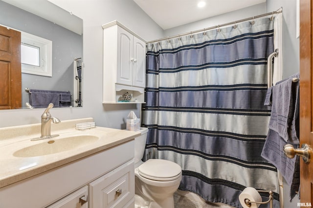 full bathroom featuring a shower with shower curtain, vanity, and toilet