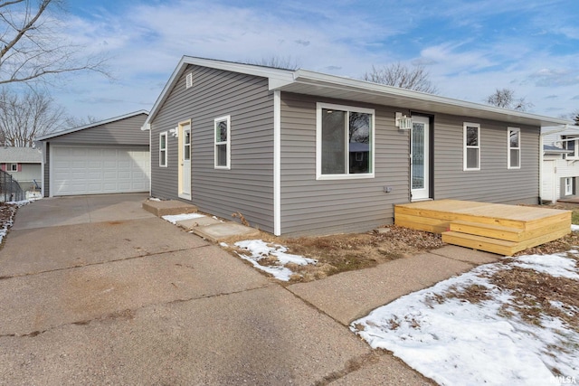 view of front of home featuring an outbuilding and a detached garage