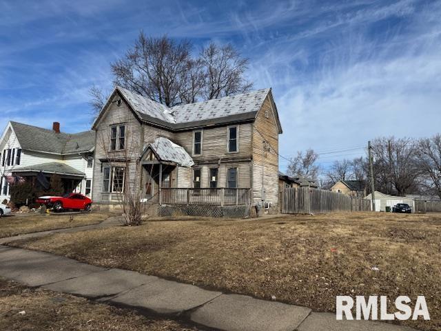 view of front of property with fence