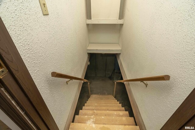 1595 Casper Church Rd, Cobden, IL 62920 - staircase featuring a textured wall