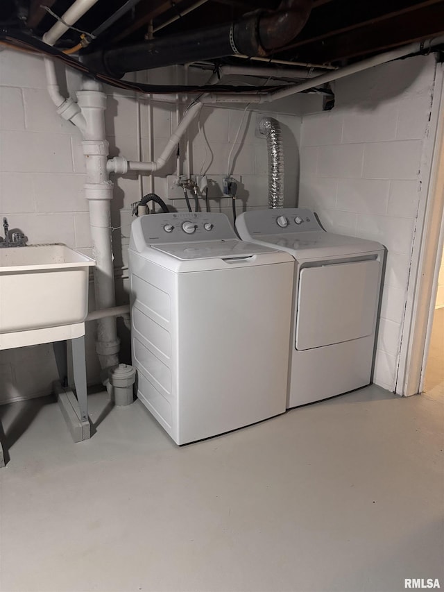 laundry area with laundry area and washer and clothes dryer