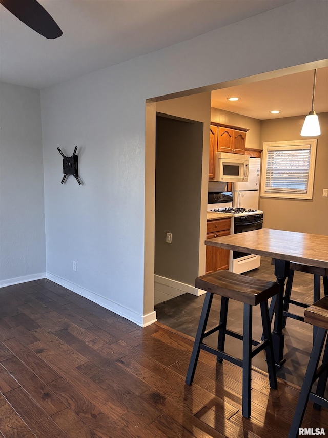 dining space featuring ceiling fan, baseboards, dark wood-style flooring, and recessed lighting