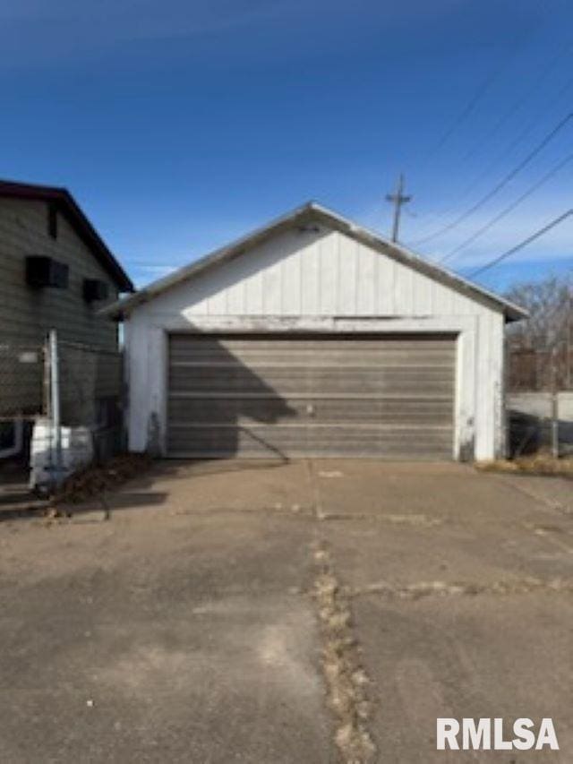 view of detached garage