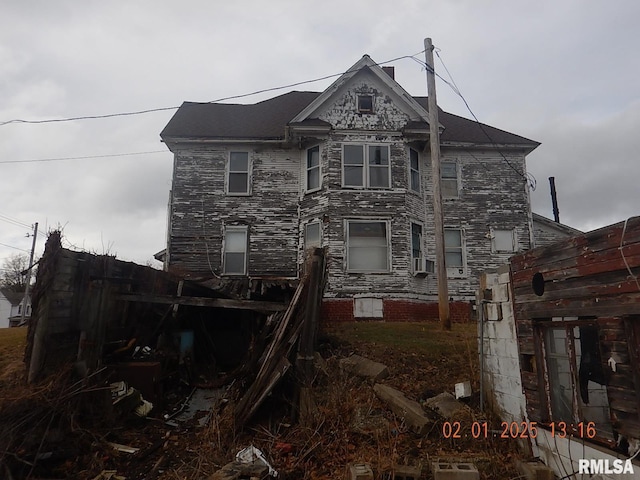 view of front of property with fence