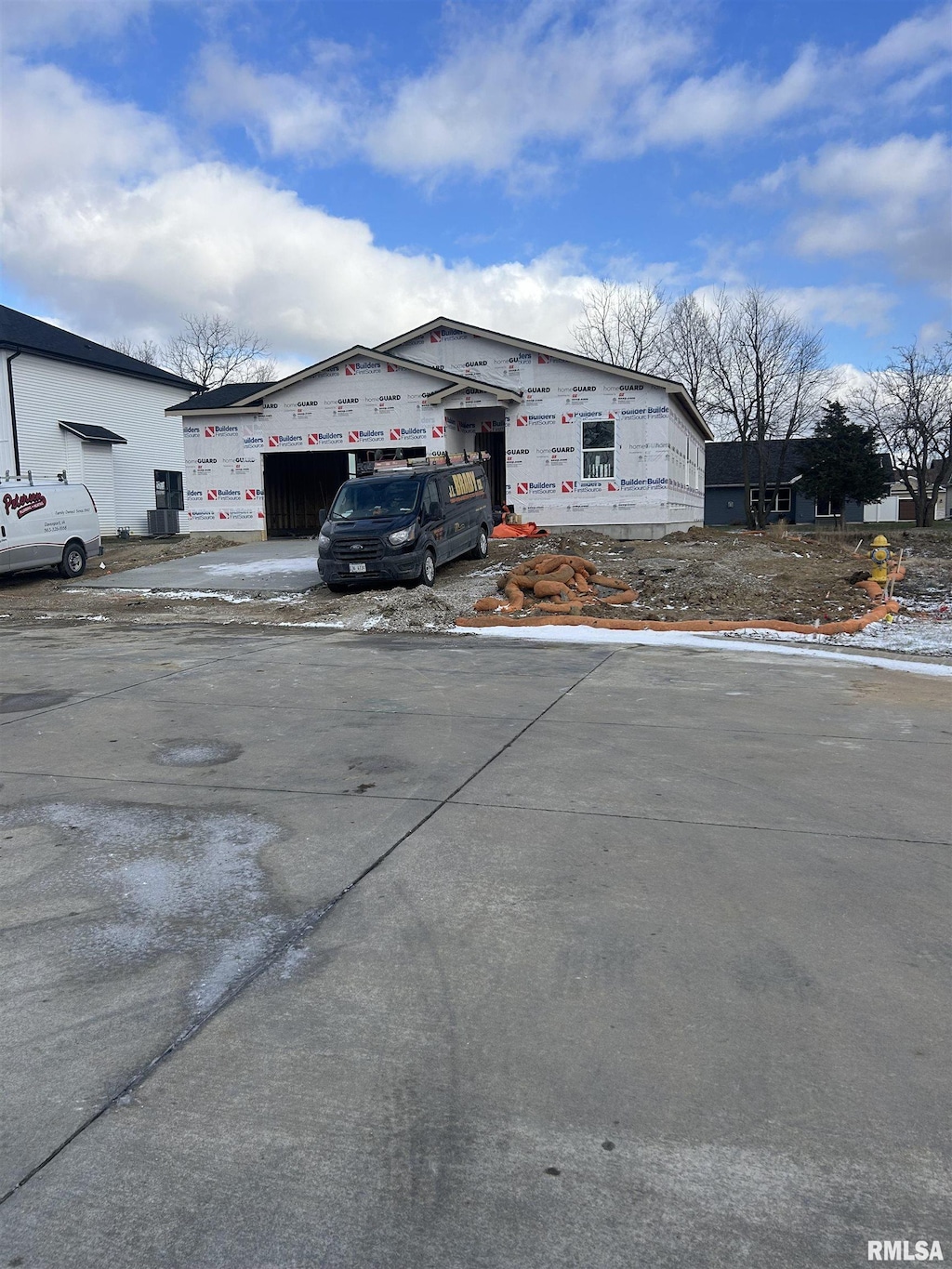 view of side of property featuring a garage