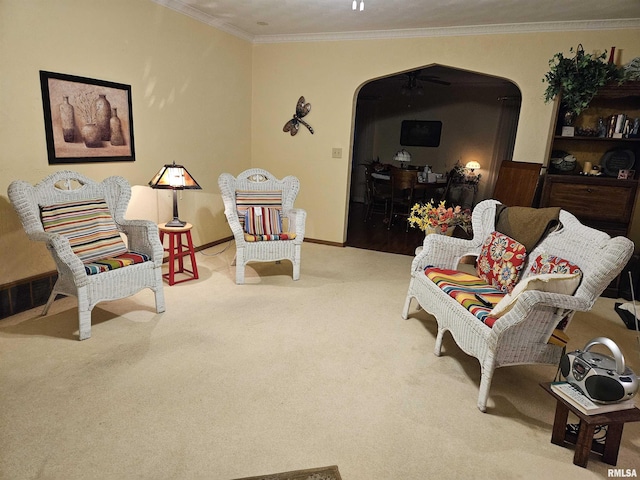 living area with visible vents, arched walkways, baseboards, ornamental molding, and carpet floors