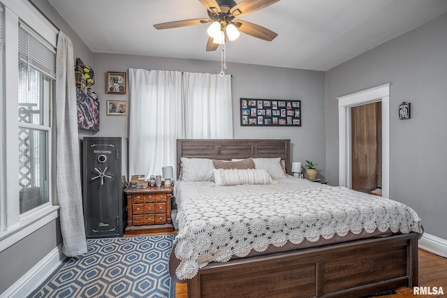 bedroom featuring baseboards and a ceiling fan