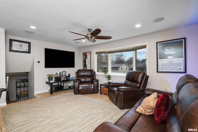 living area with ceiling fan, baseboards, and recessed lighting