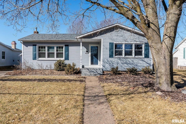 view of front of property with a front yard