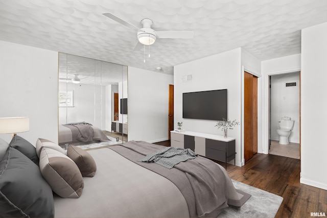 bedroom with a ceiling fan, a textured ceiling, visible vents, and dark wood-style flooring