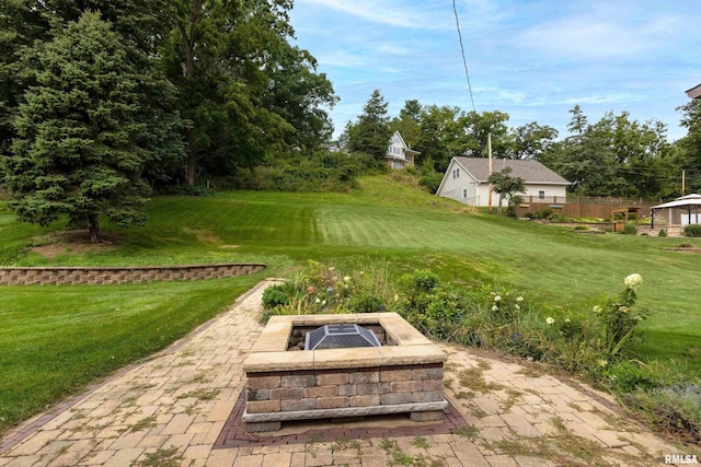 view of yard featuring a fire pit