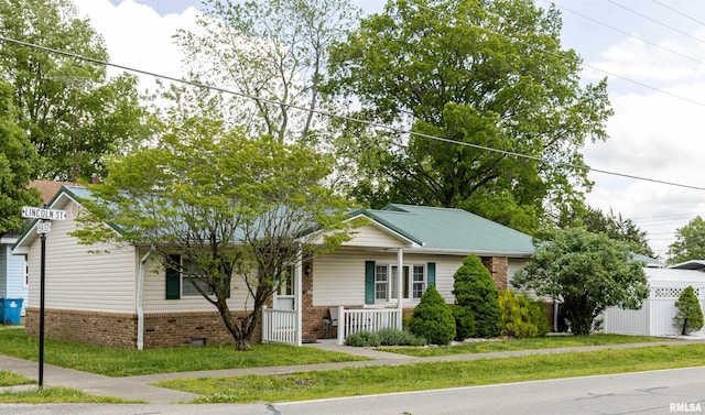 100 E Rea St, Valier, IL 62891 - ranch-style home featuring brick siding, fence, and covered porch
