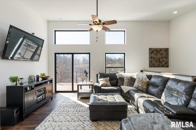 living area featuring a ceiling fan, a wealth of natural light, dark wood-style flooring, and recessed lighting