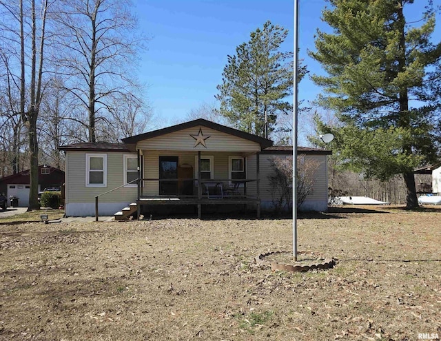 manufactured / mobile home featuring covered porch