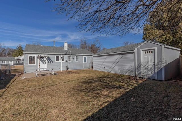 view of front of home featuring an outbuilding, a storage shed, a front lawn, and fence