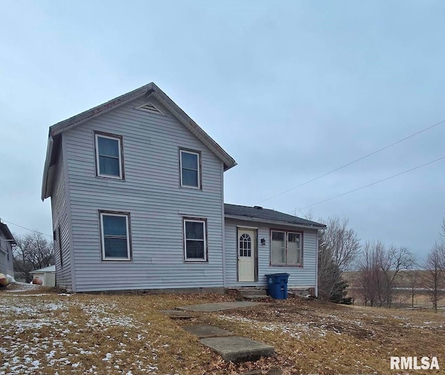 traditional-style home featuring crawl space