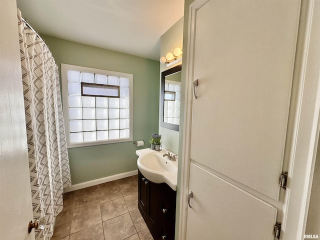 full bathroom featuring tile patterned floors, baseboards, a shower with curtain, and vanity