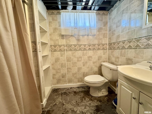 bathroom featuring curtained shower, toilet, and vanity