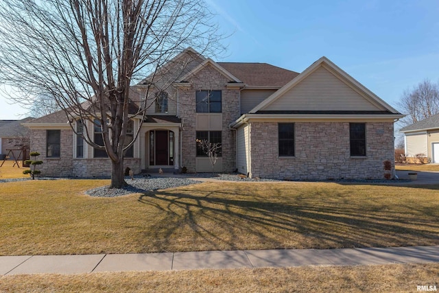 view of front of property featuring a front lawn