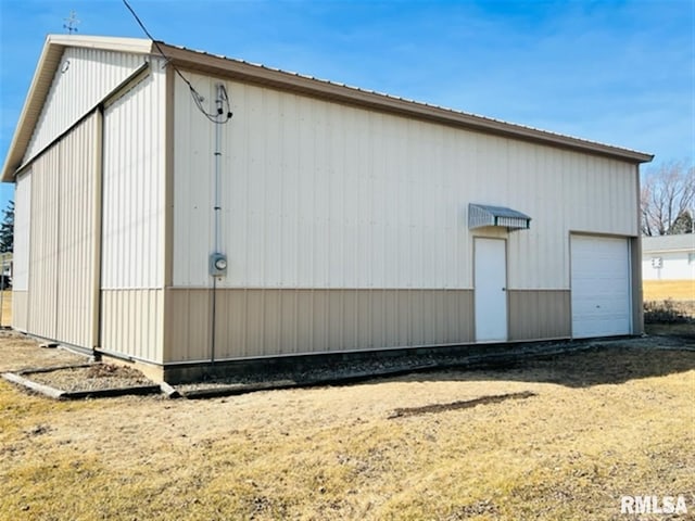 view of outdoor structure featuring an outdoor structure