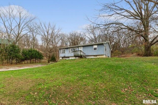 view of front of house featuring a front yard