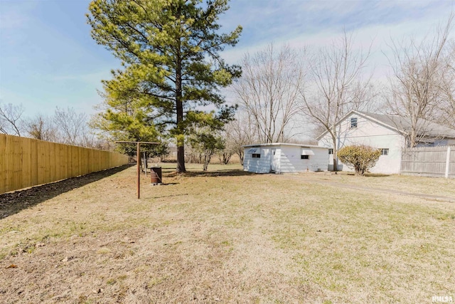 view of yard featuring fence