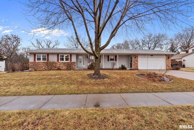 ranch-style house featuring a front lawn, a garage, brick siding, and driveway