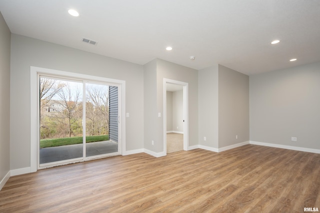 unfurnished room featuring visible vents, recessed lighting, baseboards, and light wood-style floors