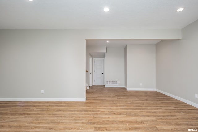 unfurnished room with visible vents, recessed lighting, baseboards, and light wood-style floors