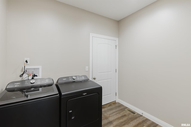 1621 S Eugene Ln, Marion, IL 62959 - laundry room featuring wood finished floors, baseboards, visible vents, laundry area, and separate washer and dryer