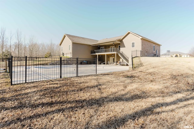 1621 S Eugene Ln, Marion, IL 62959 - back of property featuring a patio area and fence