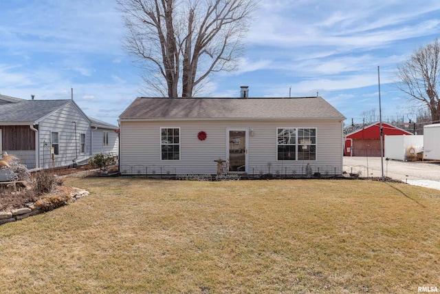 view of front of home featuring a front yard