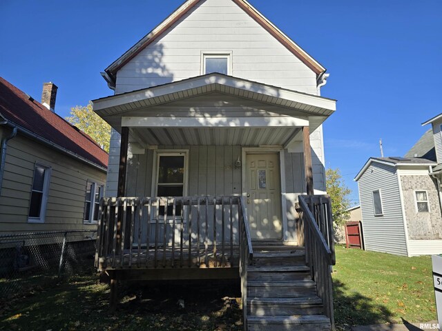 view of front of home featuring covered porch and a front lawn