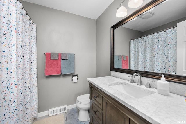 full bath featuring visible vents, baseboards, toilet, and vanity