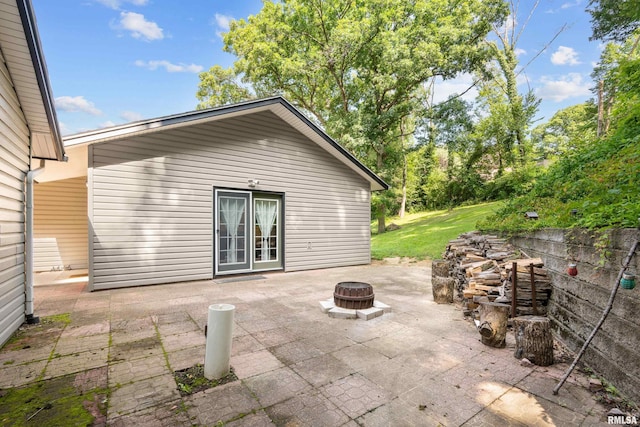 view of patio featuring a fire pit