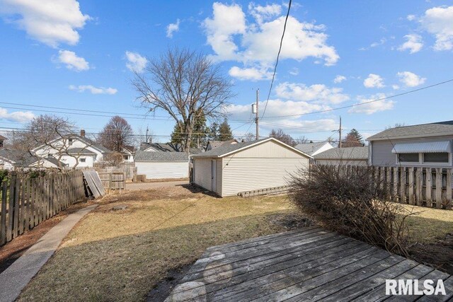 view of yard featuring an outbuilding and fence