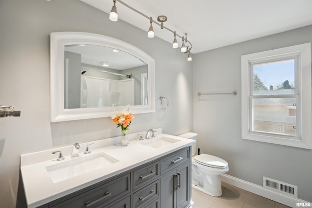 full bath with visible vents, toilet, a shower with shower curtain, and a sink