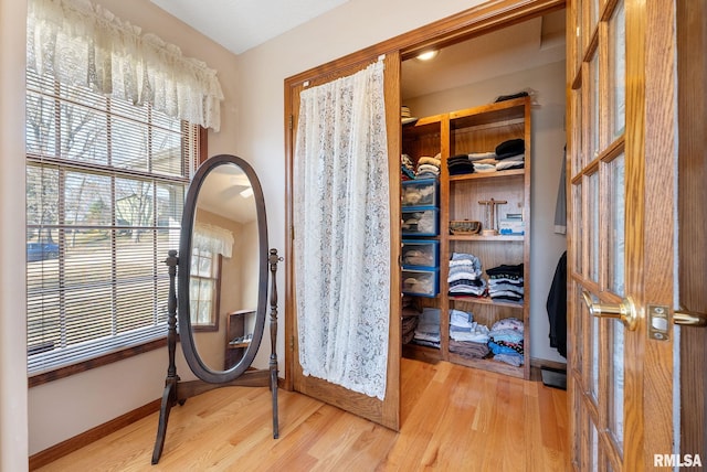 room details featuring baseboards, arched walkways, and wood finished floors