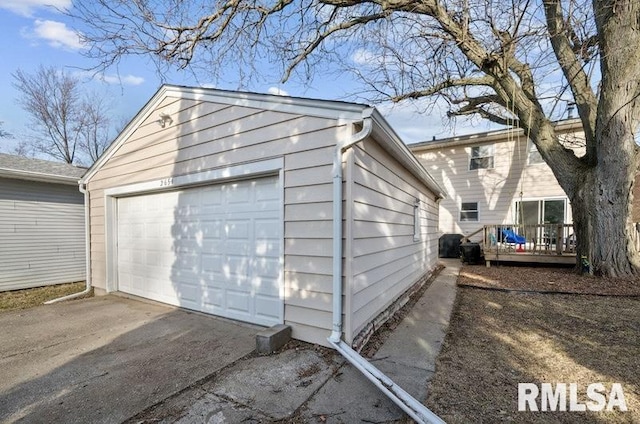 view of detached garage