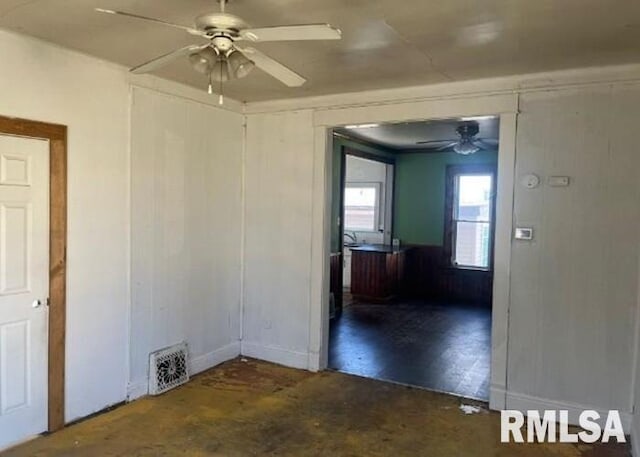 448 N 3rd Ave, Canton, IL 61520 - empty room with a ceiling fan