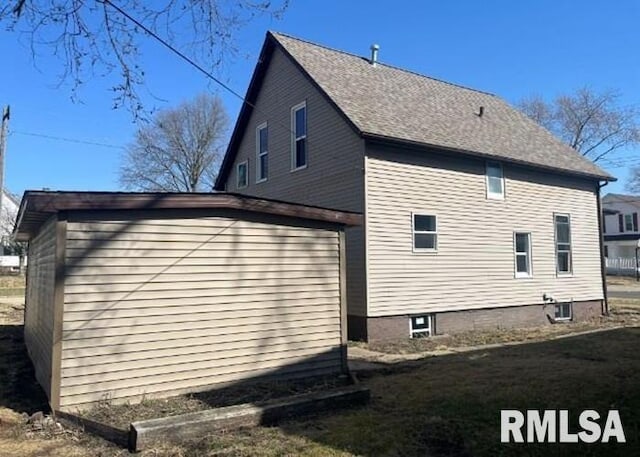 448 N 3rd Ave, Canton, IL 61520 - view of home's exterior with roof with shingles