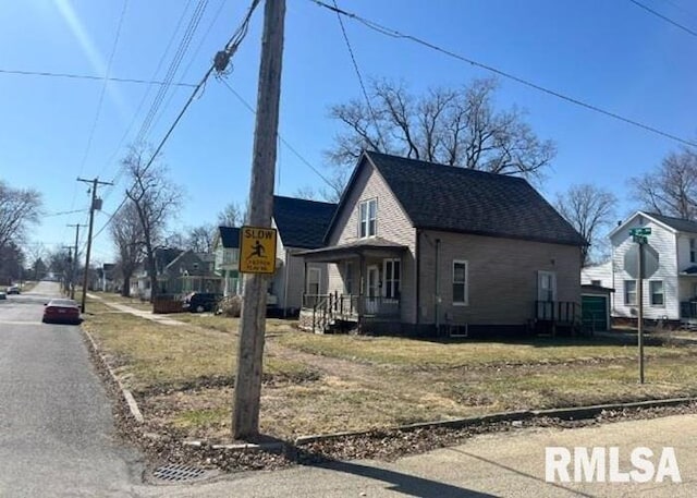 448 N 3rd Ave, Canton, IL 61520 - view of side of home featuring roof with shingles