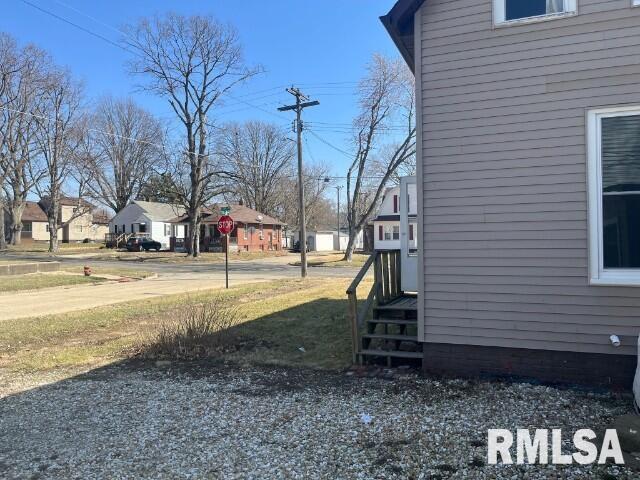 448 N 3rd Ave, Canton, IL 61520 - view of yard with a residential view