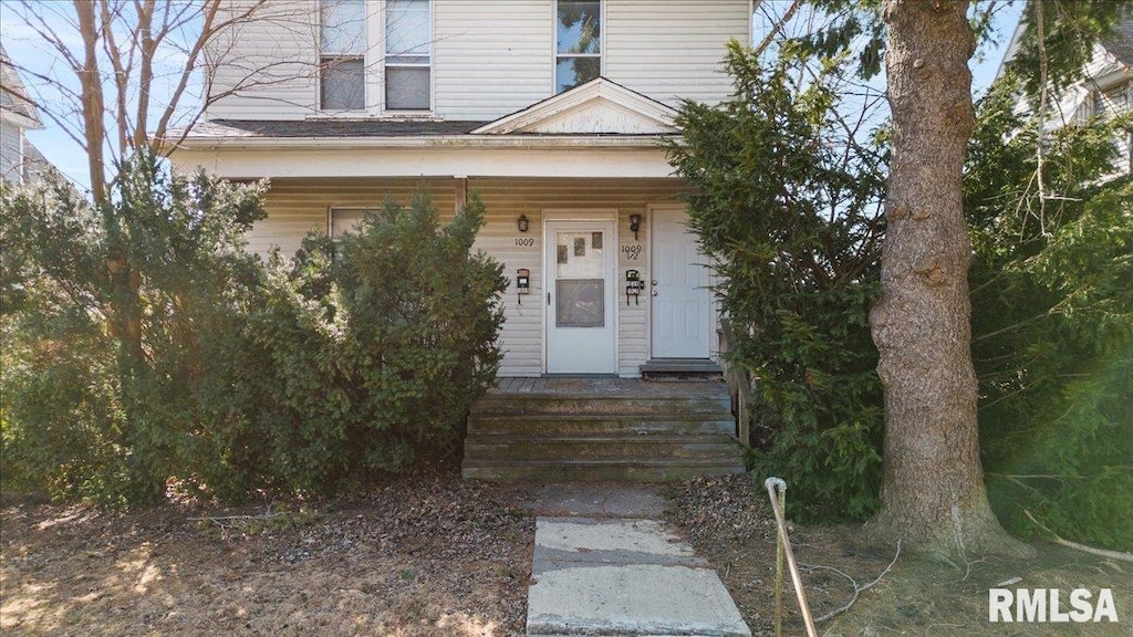 property entrance featuring covered porch