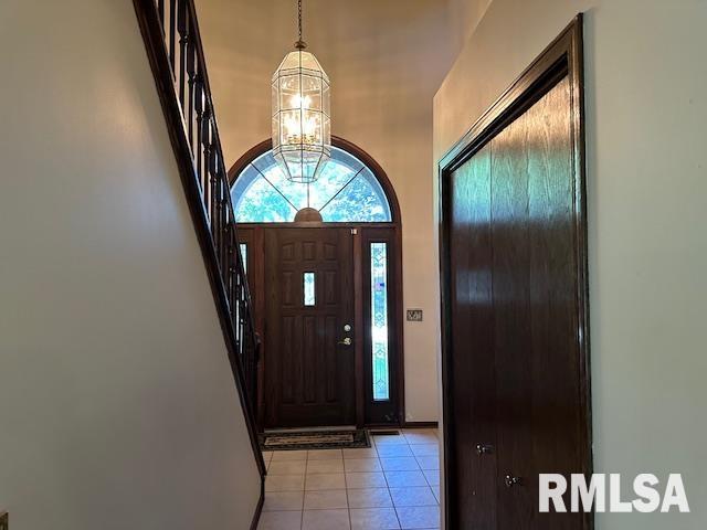 foyer featuring a chandelier and light tile patterned flooring